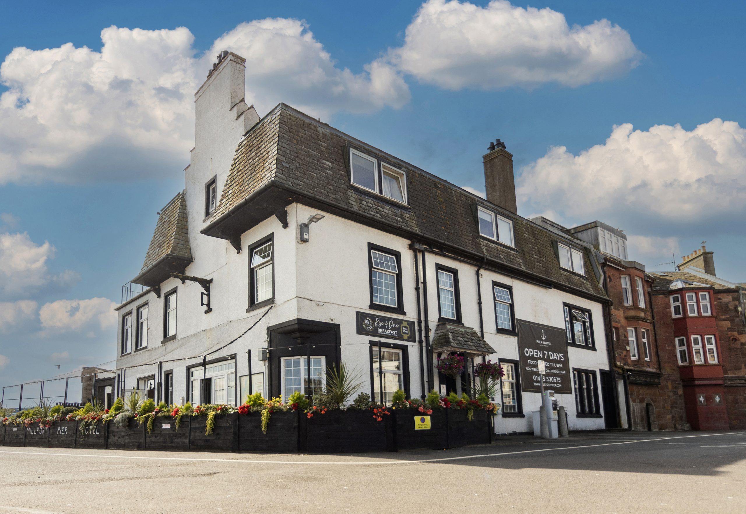 Millport Pier Hotel - Best Pubs in Millport