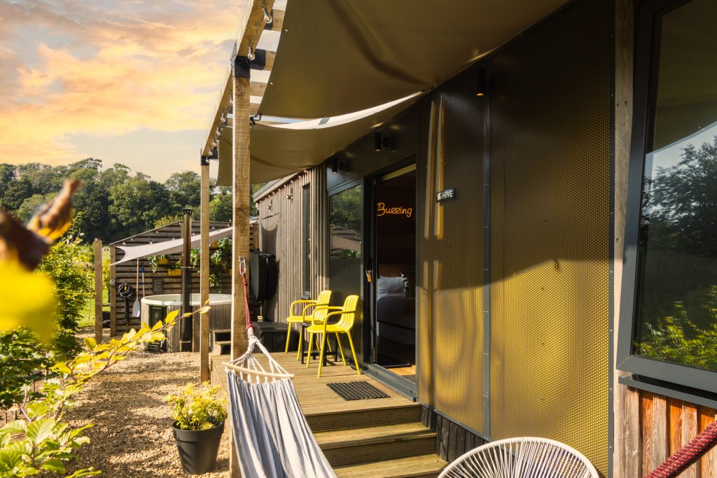 The Hive - Hot Tub Lodge near Glasgow