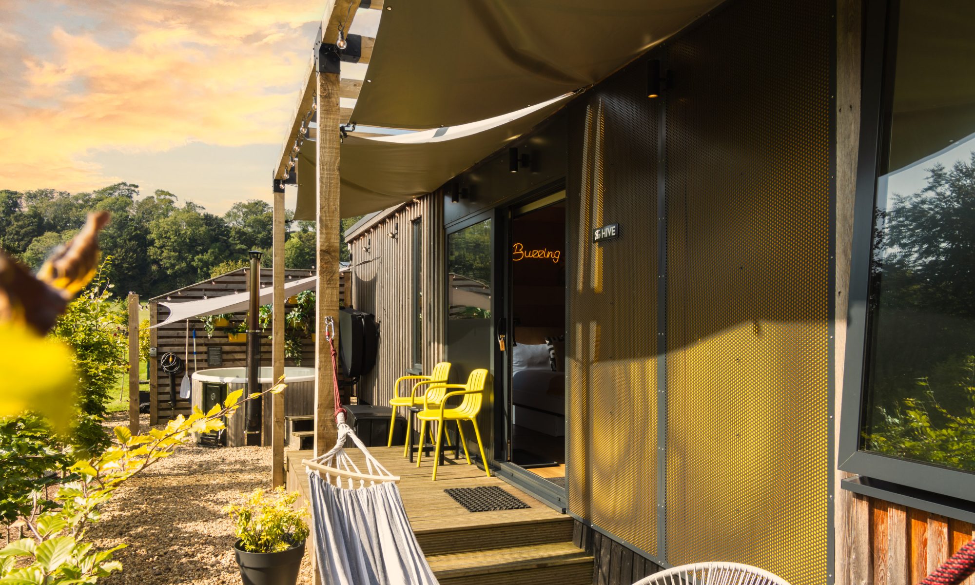 The Hive - Hot Tub Lodge near Glasgow