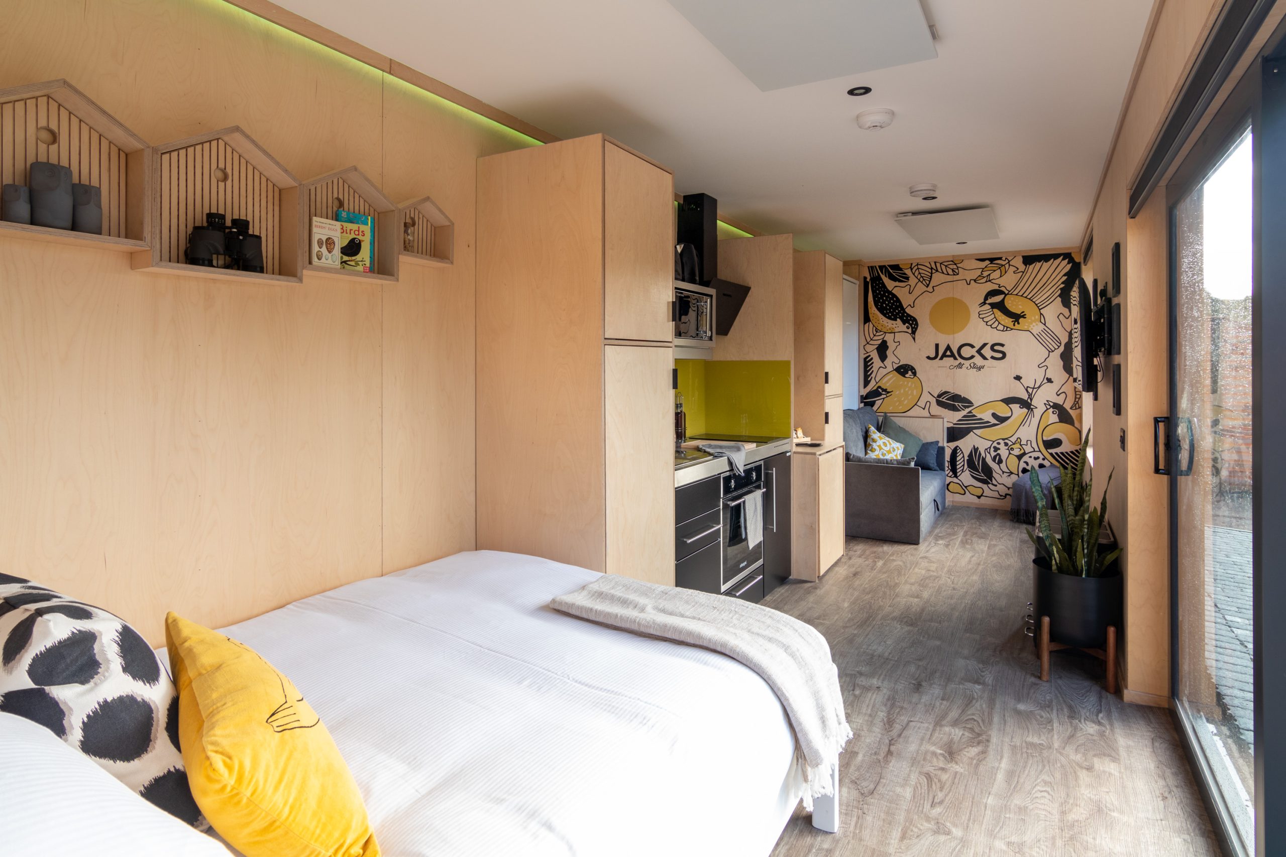 The Birdbox Hot Tub Cabin in Millport
