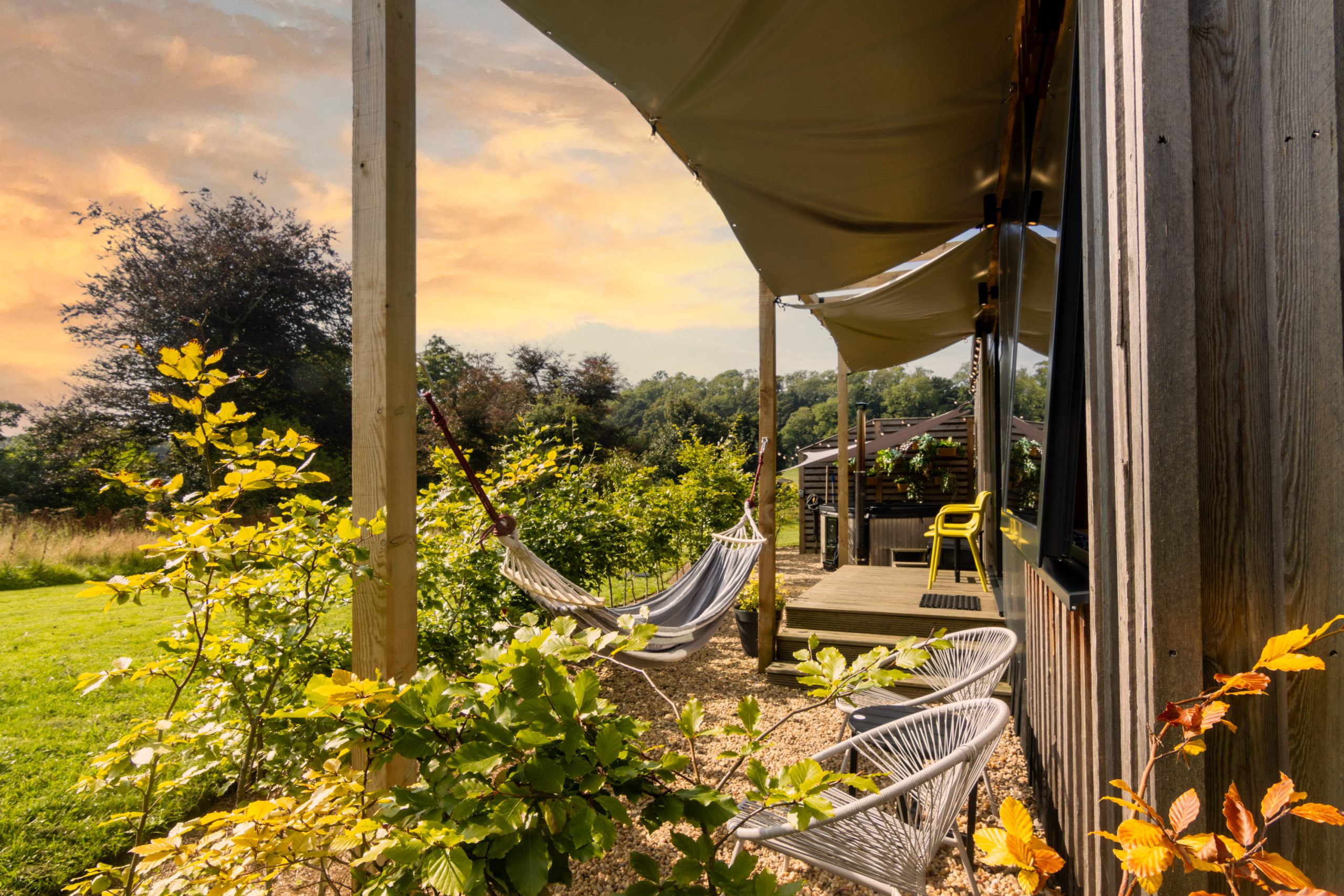 The Hive - Ayrshire Cabin with Hot Tub