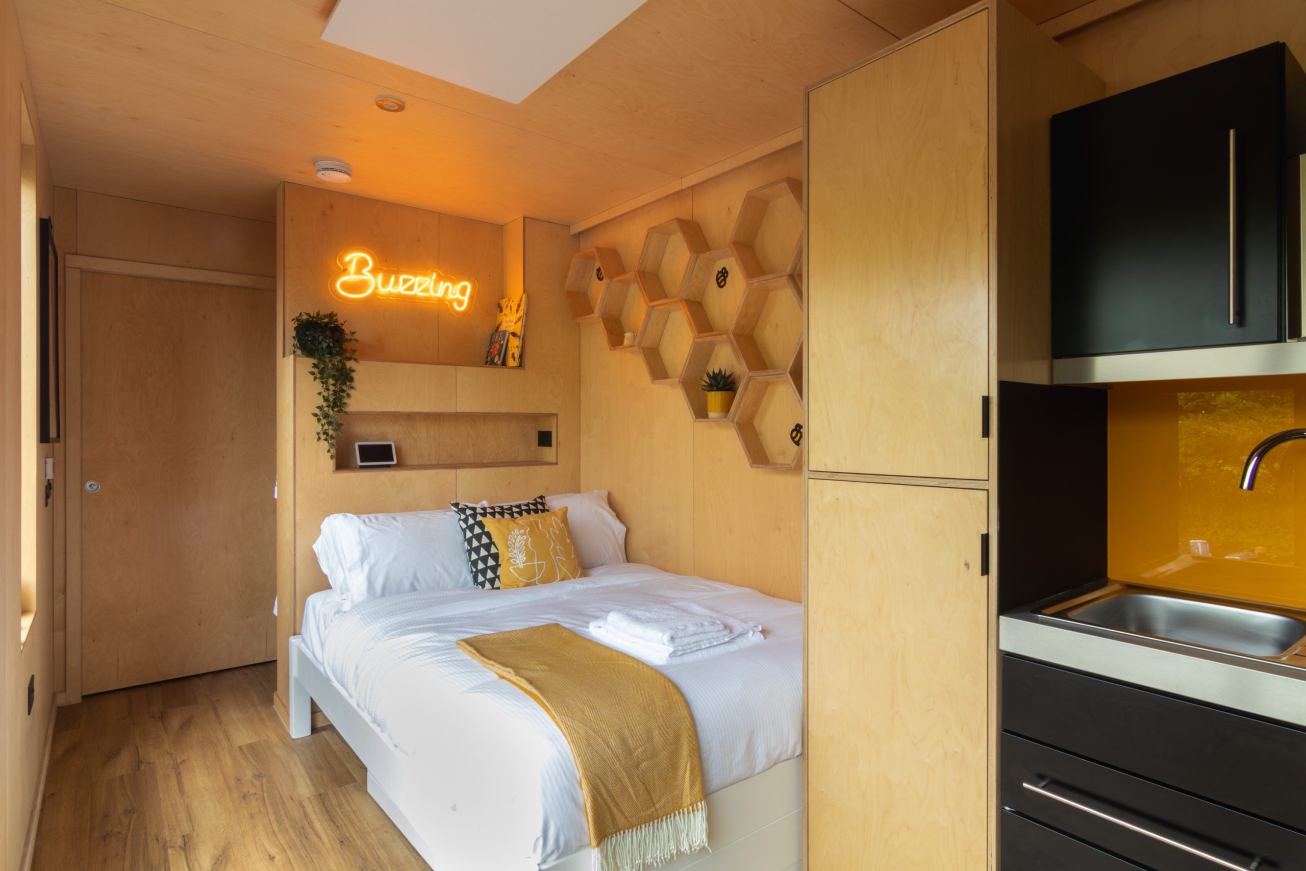 Jack's Alt-Stays Eco Cabin The Hive Millport (7)