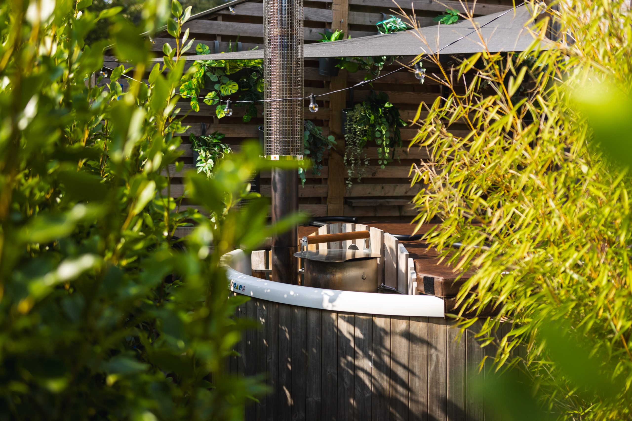 The Jungle - Scottish Island Hot Tub Lodge