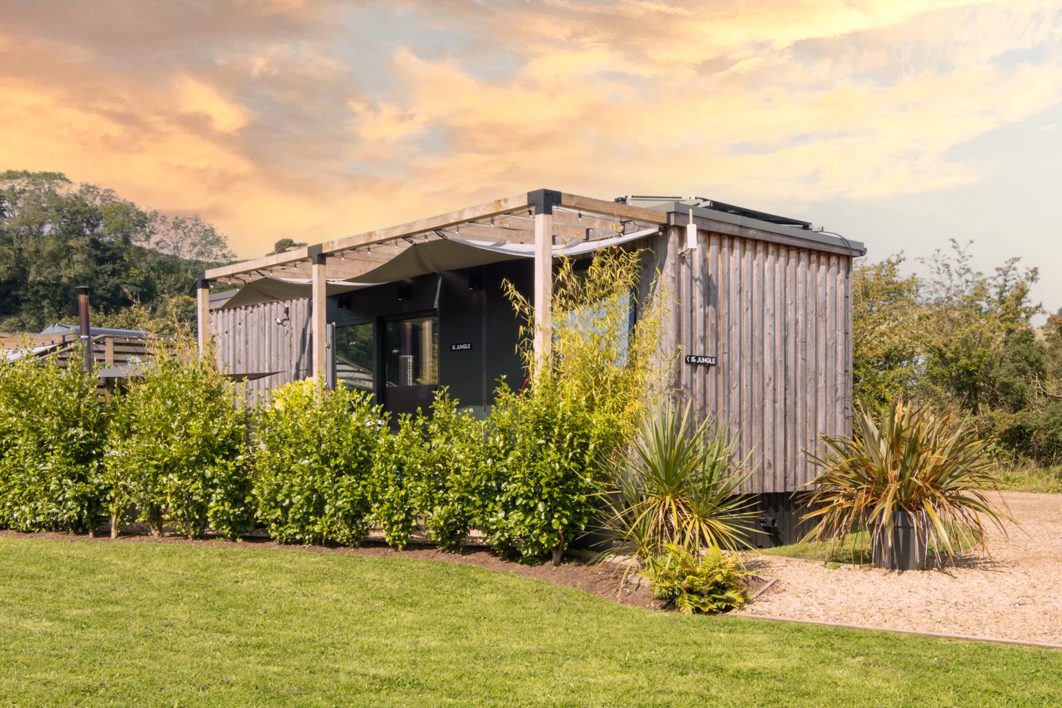 The Jungle - Unique Cabin with Hot Tub, Scotland