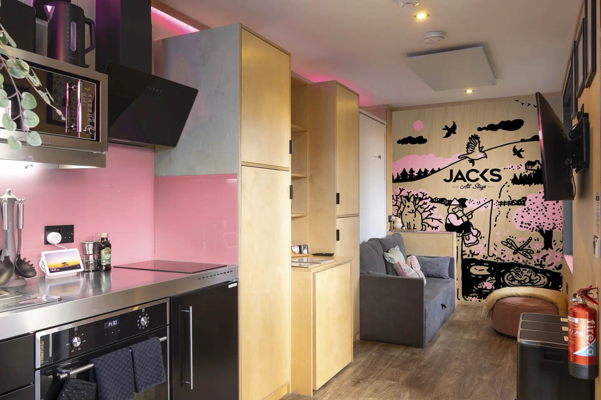 The Meadow @ Jack's Alt-Stays | Cabins in Millport | Island Hot