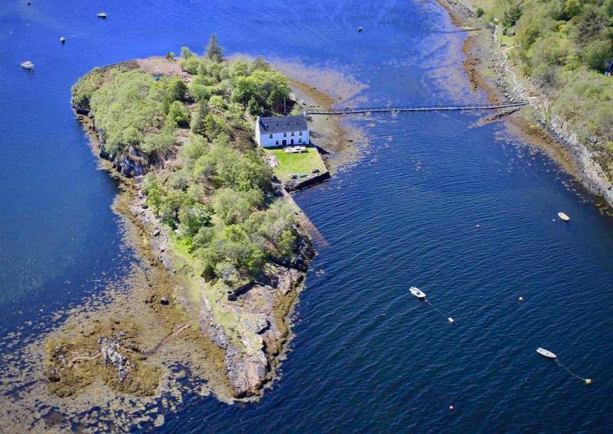 Unique Airbnb in Scotland - The Otter House