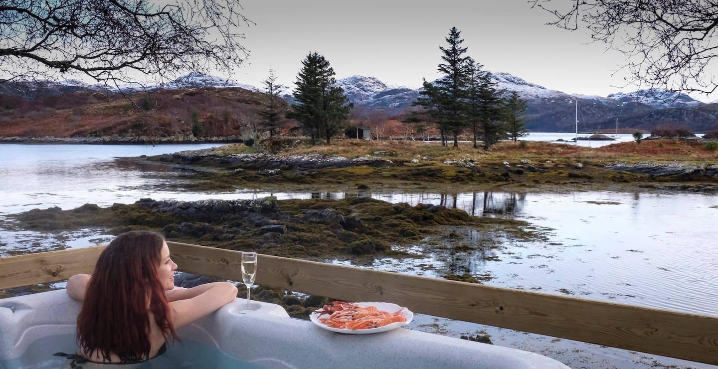Unique Airbnb in Scotland - The Otter House Hot Tub